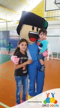 escola-ana-zornig-recebe-a-visita-do-circo-social-18