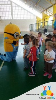 escola-ana-zornig-recebe-a-visita-do-circo-social-2