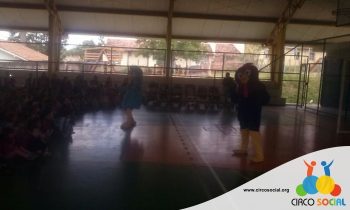 escola-ana-zornig-recebe-a-visita-do-circo-social-27