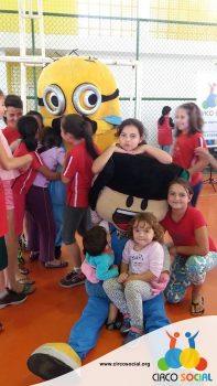 escola-ana-zornig-recebe-a-visita-do-circo-social-3