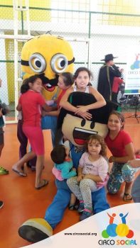 escola-ana-zornig-recebe-a-visita-do-circo-social-31