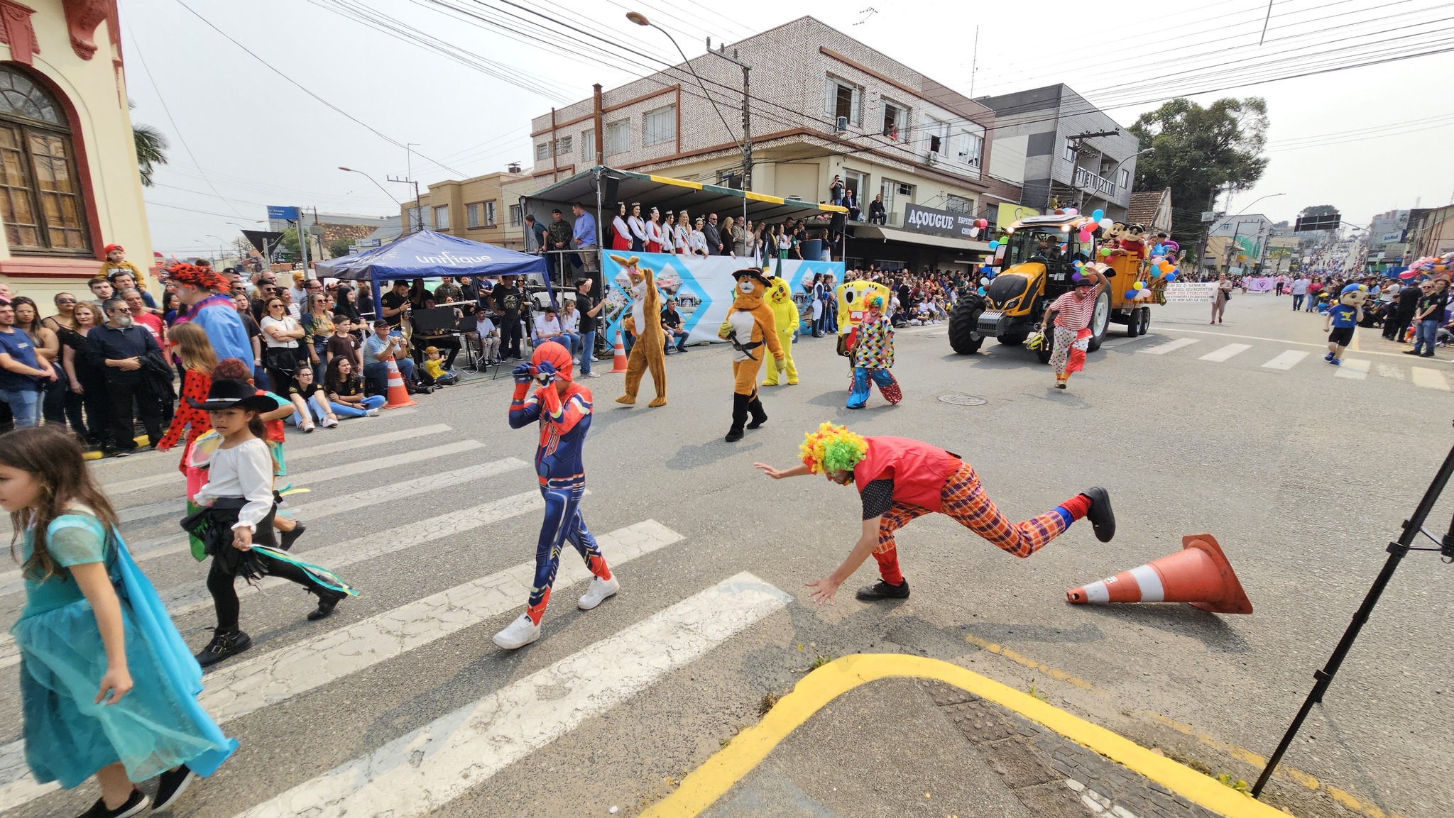 circo-social-no-desfile-civico-2024-1