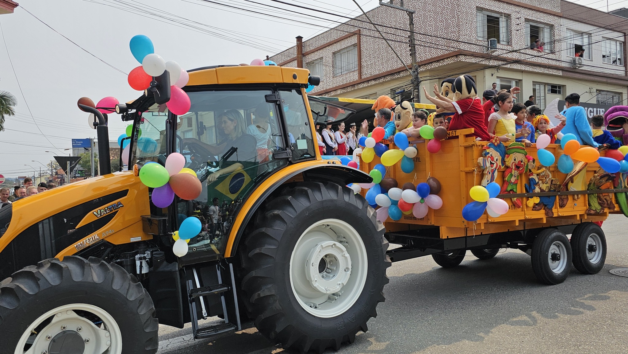 circo-social-no-desfile-civico-2024-19