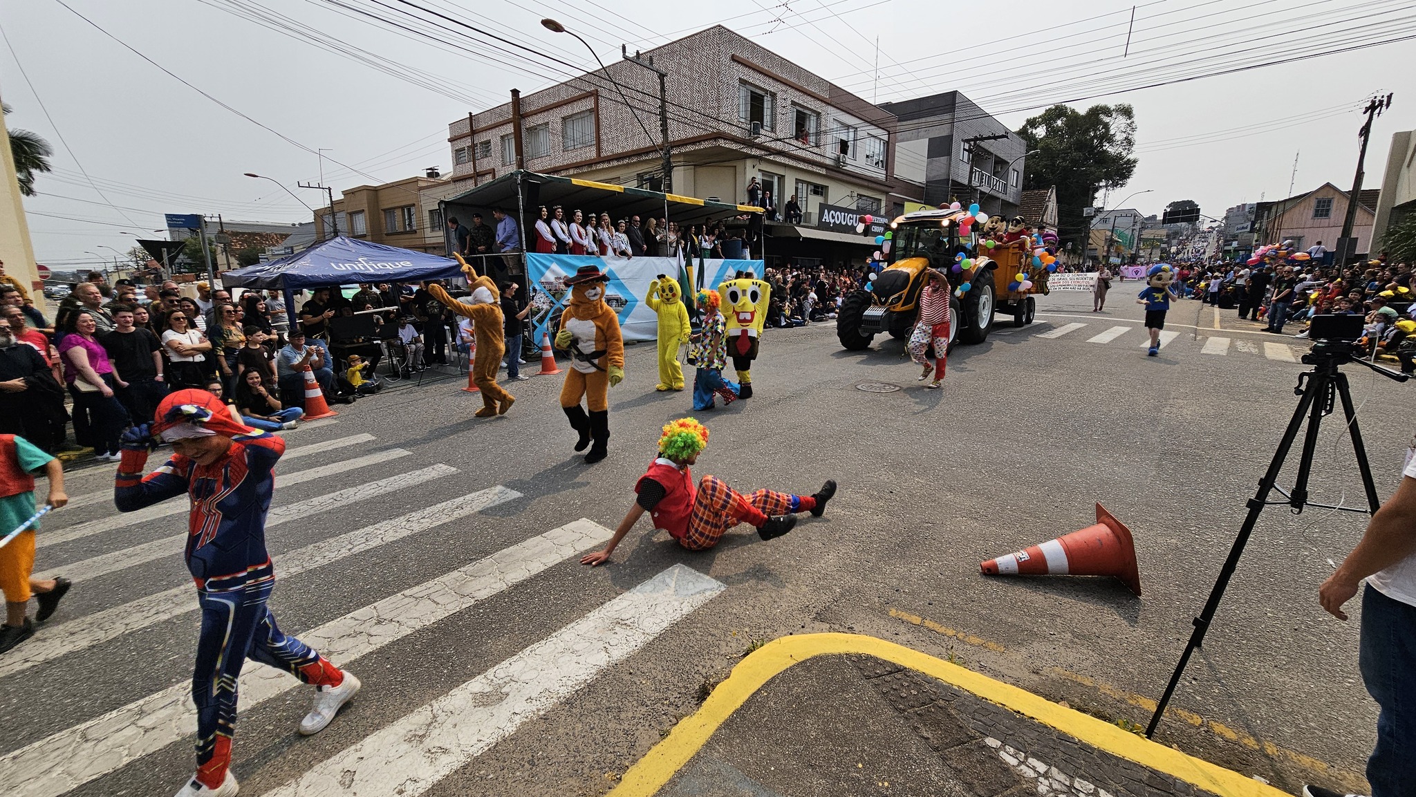 circo-social-no-desfile-civico-2024-23